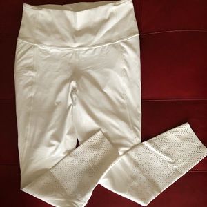 🦄🦄 Size 8 WHITE lululemon 3/4 capris